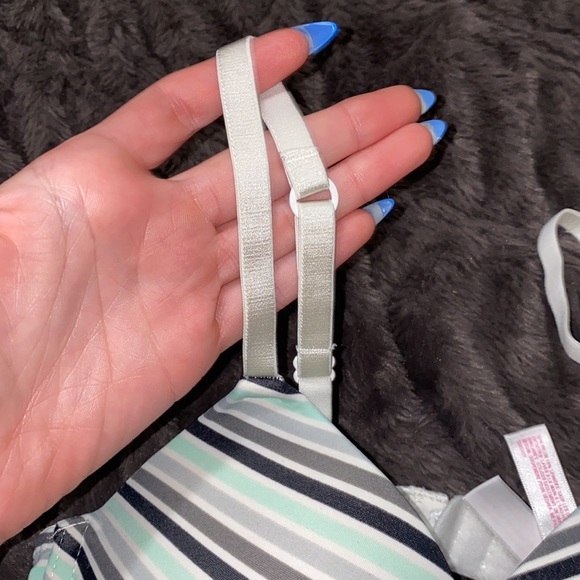 🐚Blue, grey & black stripped bra! - Picture 3 of 7